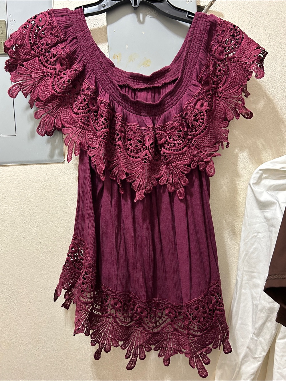 Women’s Crochet-Trim Off-Shoulder Tunic - Wine